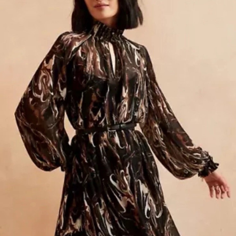 Banana Republic Chocolate Swirl
Dress with Tie Waist